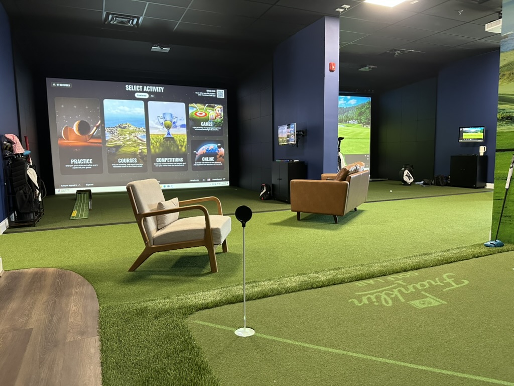 Franklin Golf Lab indoor golf simulator interior